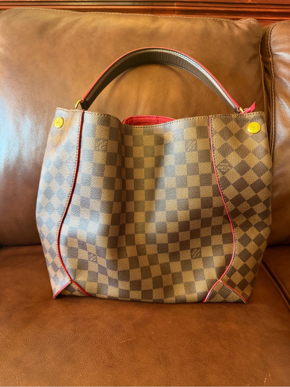 Louis Vuitton - Picture 2 of 5